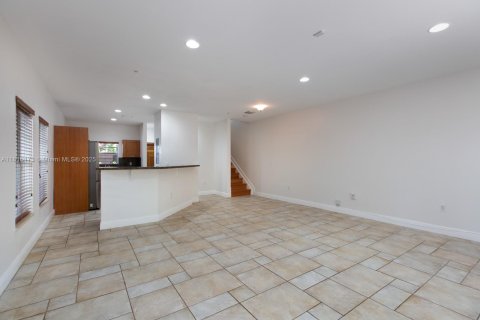 Townhouse in Miami, Florida 3 bedrooms, 227.15 sq.m. № 1766772 - photo 6
