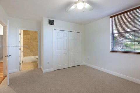 Townhouse in Miami, Florida 3 bedrooms, 227.15 sq.m. № 1766772 - photo 19