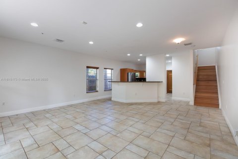 Townhouse in Miami, Florida 3 bedrooms, 227.15 sq.m. № 1766772 - photo 2