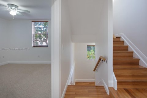 Townhouse in Miami, Florida 3 bedrooms, 227.15 sq.m. № 1766772 - photo 17
