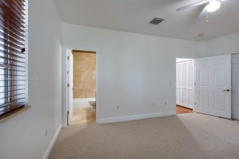 Townhouse in Miami, Florida 3 bedrooms, 227.15 sq.m. № 1766772 - photo 23
