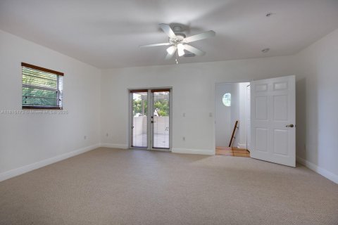 Townhouse in Miami, Florida 3 bedrooms, 227.15 sq.m. № 1766772 - photo 12