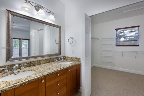 Townhouse in Miami, Florida 3 bedrooms, 227.15 sq.m. № 1766772 - photo 16