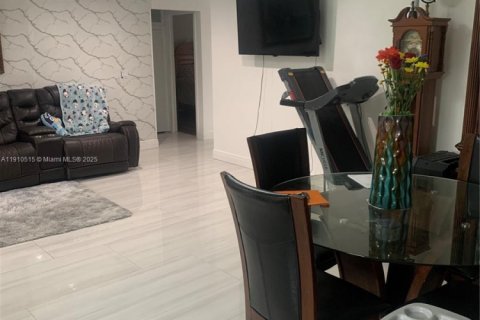 Villa ou maison à vendre à North Lauderdale, Floride: 3 chambres, 102.19 m2 № 1966659 - photo 26