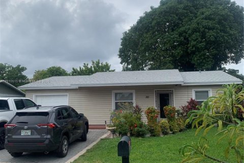 Villa ou maison à vendre à North Lauderdale, Floride: 3 chambres, 102.19 m2 № 1966659 - photo 2