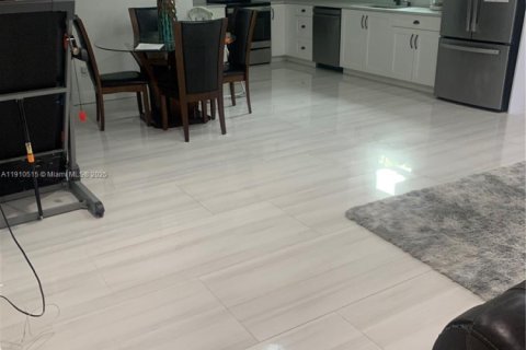 Villa ou maison à vendre à North Lauderdale, Floride: 3 chambres, 102.19 m2 № 1966659 - photo 15