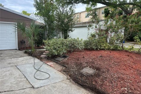 Townhouse in Tampa, Florida 2 bedrooms, 86.96 sq.m. № 2122323 - photo 15