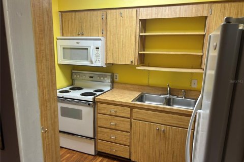 Townhouse in Tampa, Florida 2 bedrooms, 86.96 sq.m. № 2122323 - photo 6