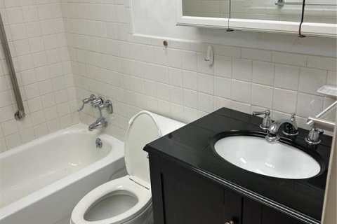 Townhouse in Tampa, Florida 2 bedrooms, 86.96 sq.m. № 2122323 - photo 10