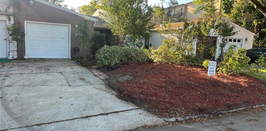Townhouse in Tampa, Florida 2 bedrooms, 86.96 sq.m. № 2122323
