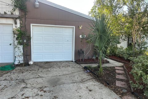 Townhouse in Tampa, Florida 2 bedrooms, 86.96 sq.m. № 2122323 - photo 12