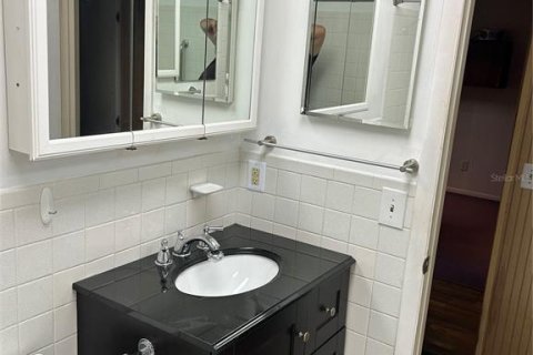 Townhouse in Tampa, Florida 2 bedrooms, 86.96 sq.m. № 2122323 - photo 8