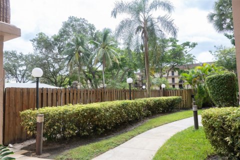 Copropriété à vendre à Plantation, Floride: 2 chambres, 127.28 m2 № 2089484 - photo 26