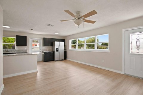 Casa en venta en Bradenton, Florida, 4 dormitorios, 131.92 m2 № 2314536 - foto 8