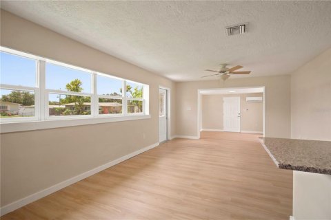 Casa en venta en Bradenton, Florida, 4 dormitorios, 131.92 m2 № 2314536 - foto 14