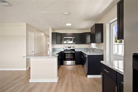 Casa en venta en Bradenton, Florida, 4 dormitorios, 131.92 m2 № 2314536 - foto 7