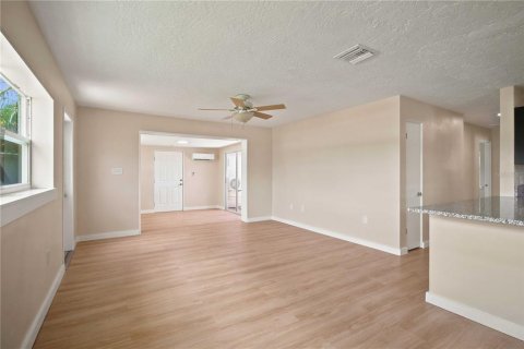 Casa en venta en Bradenton, Florida, 4 dormitorios, 131.92 m2 № 2314536 - foto 13