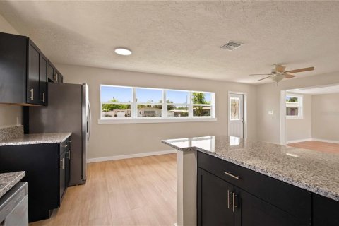 Casa en venta en Bradenton, Florida, 4 dormitorios, 131.92 m2 № 2314536 - foto 10