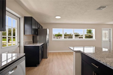 Casa en venta en Bradenton, Florida, 4 dormitorios, 131.92 m2 № 2314536 - foto 11