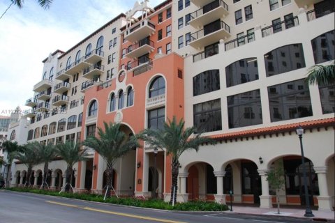 Condo in Coral Gables, Florida, 1 bedroom № 1994028 - photo 1
