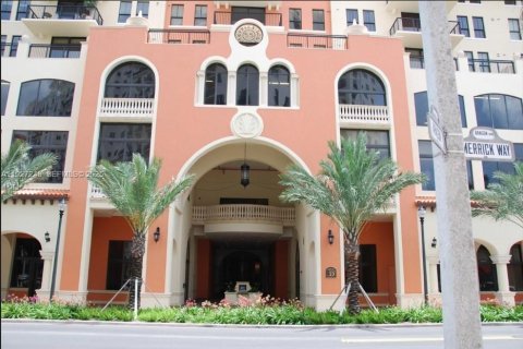 Condo in Coral Gables, Florida, 1 bedroom № 1994028 - photo 2
