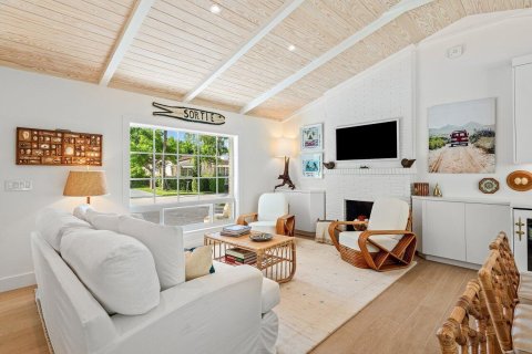 House in Ocean Ridge, Florida 3 bedrooms, 146.69 sq.m. № 2158411 - photo 2