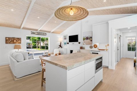 House in Ocean Ridge, Florida 3 bedrooms, 146.69 sq.m. № 2158411 - photo 11