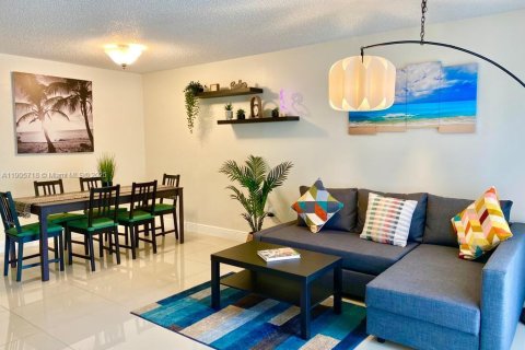 Снять в аренду кондоминиум в Майами, Флорида 3 спальни, 101.26м2, № 1956395 - фото 6