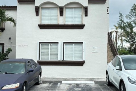 Снять в аренду кондоминиум в Майами, Флорида 3 спальни, 101.26м2, № 1956395 - фото 1