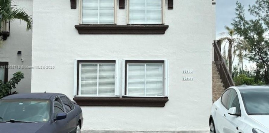 Кондоминиум с 3 спальнями в Майами, Флорида № 1956395