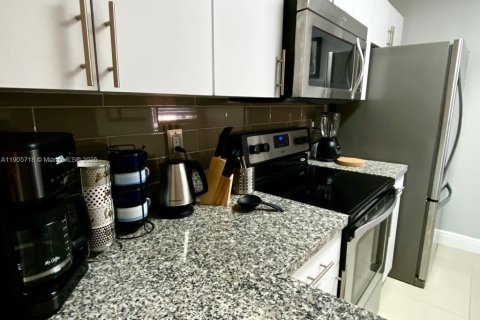 Снять в аренду кондоминиум в Майами, Флорида 3 спальни, 101.26м2, № 1956395 - фото 8