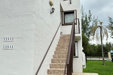 Снять в аренду кондоминиум в Майами, Флорида 3 спальни, 101.26м2, № 1956395 - фото 2