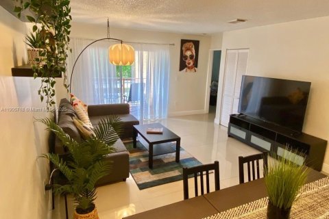 Снять в аренду кондоминиум в Майами, Флорида 3 спальни, 101.26м2, № 1956395 - фото 4