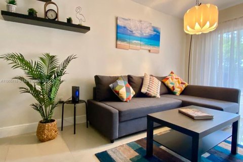 Снять в аренду кондоминиум в Майами, Флорида 3 спальни, 101.26м2, № 1956395 - фото 5