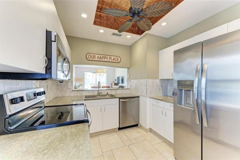Condo in Sarasota, Florida, 2 bedrooms № 2155933 - photo 5