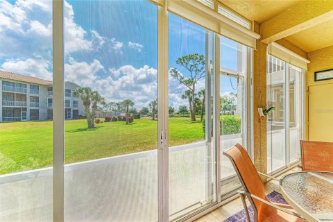 Condo in Sarasota, Florida, 2 bedrooms № 2155933 - photo 18
