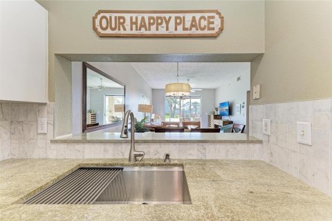 Condo in Sarasota, Florida, 2 bedrooms № 2155933 - photo 6