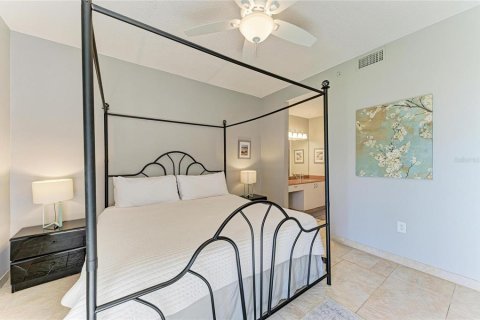 Condo in Sarasota, Florida, 2 bedrooms № 2155933 - photo 26