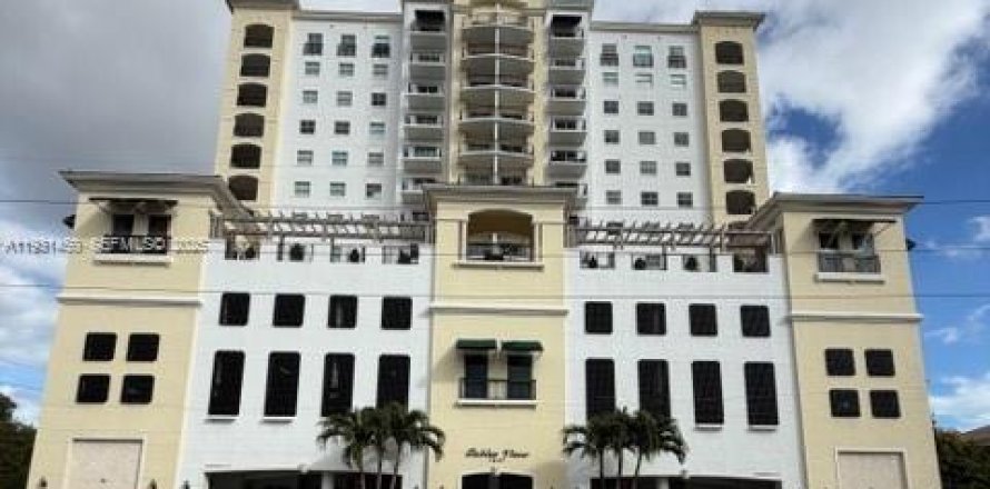 Condo in Miami, Florida, 2 bedrooms № 1990658