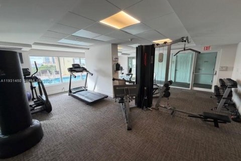 Condo in Miami, Florida, 2 bedrooms № 1990658 - photo 16