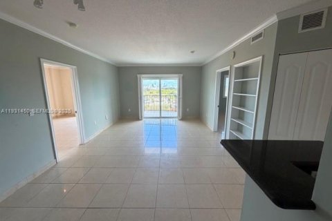 Condo in Miami, Florida, 2 bedrooms № 1990658 - photo 5