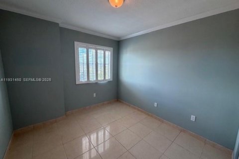 Condo in Miami, Florida, 2 bedrooms № 1990658 - photo 8