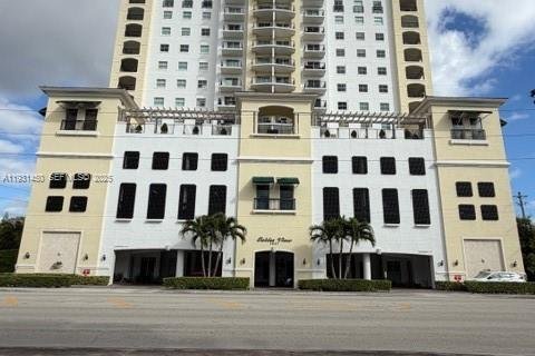 Condo in Miami, Florida, 2 bedrooms № 1990658 - photo 2