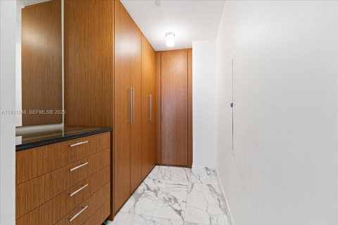 Купить кондоминиум в Бэл-Харбор, Флорида 4 спальни, 342.62м2, № 2053355 - фото 26