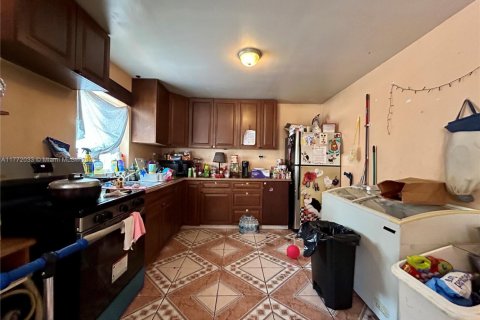 Купить коммерческую недвижимость в Опа-Локка, Флорида 261.52м2, № 2021349 - фото 9