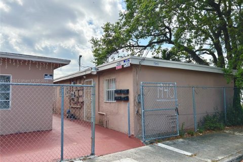 Купить коммерческую недвижимость в Опа-Локка, Флорида 261.52м2, № 2021349 - фото 3