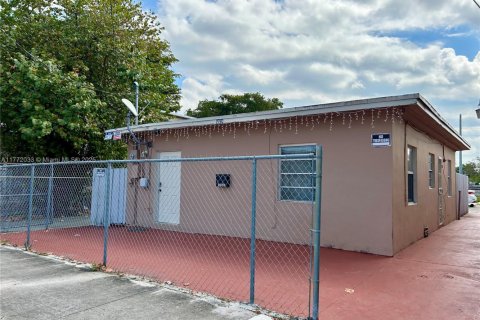 Купить коммерческую недвижимость в Опа-Локка, Флорида 261.52м2, № 2021349 - фото 15