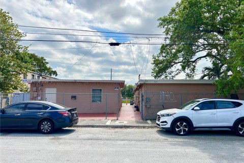 Коммерческая недвижимость в Опа-Локка, Флорида 261.52м2 № 2021349