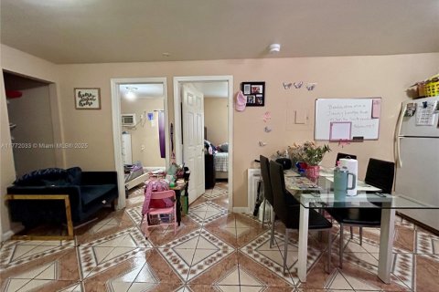 Купить коммерческую недвижимость в Опа-Локка, Флорида 261.52м2, № 2021349 - фото 4