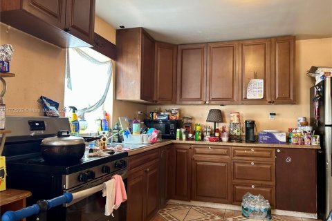 Купить коммерческую недвижимость в Опа-Локка, Флорида 261.52м2, № 2021349 - фото 10